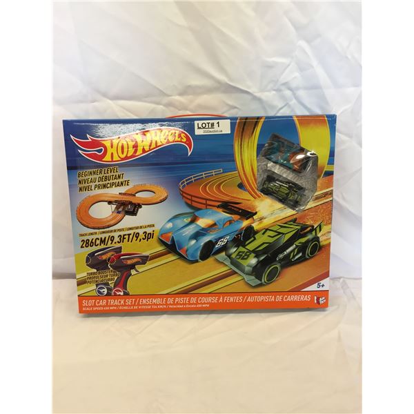 HOT WHEELS SLOT CAR TRACK SET