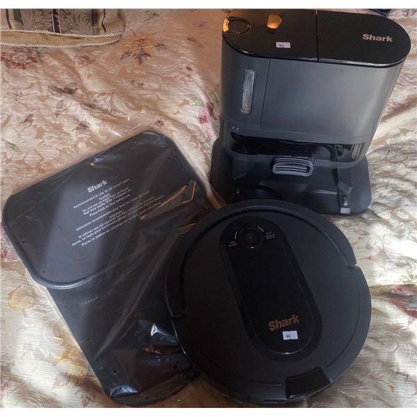 Shark Robotic Vacuum Cleaner MO:RV9124S3CS