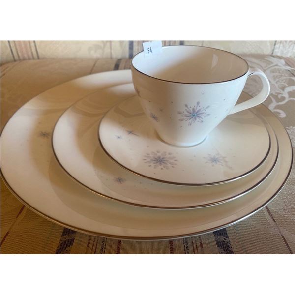 Royal Worcester 8 Place Bone China Dish Set
