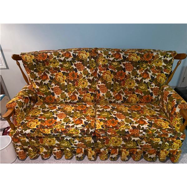 Vintage Floral Upholstered Hide-a-Bed Couch 69L x 38W x 37T