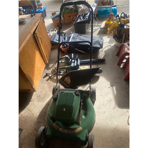 MTD Pro Series Lawn Mower For Parts  MO:114-426F526 NOT WORKING