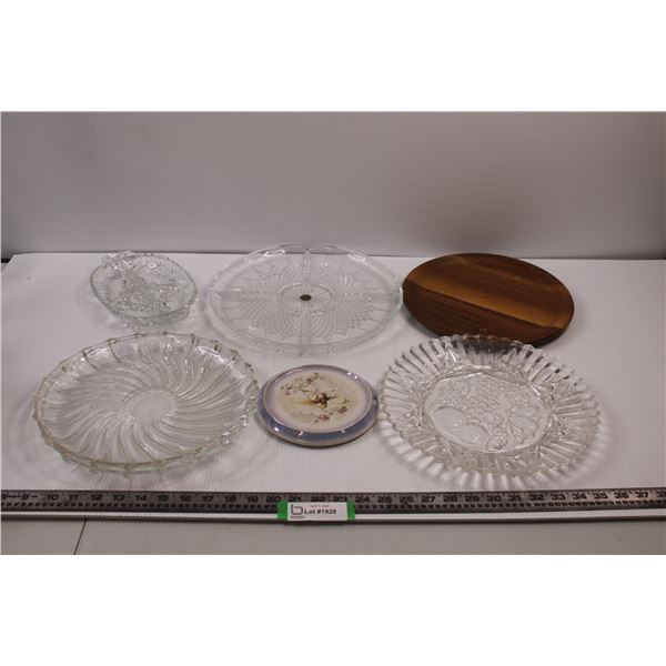 Crystal, Glass Wood & Ceramic Serving Platters/Pickle Dish