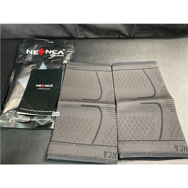 Lot of 1 Neenca 2-Pack Professional Knee Braces - Size Small - Black/Grey