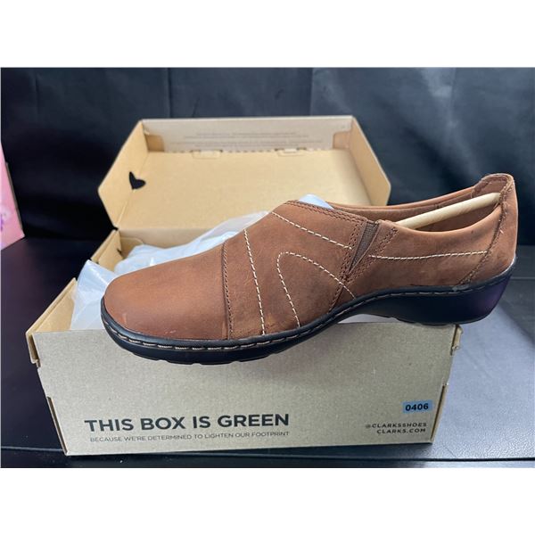 Lot of 1 Pair of Clarks Cora Edge Dark Tan Leather Slip-On Shoes - Size 6 - Brand New