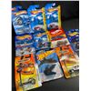 Image 2 : Lot of 10 Assorted Hot Wheels/Matchbox Toys