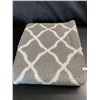 Image 1 : Lot of 1 Gray/White Area Rug - Approx. 5 x 3 FT - Brand New