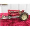 Image 7 : Metal Stake Truck 5.75" x 6" x 15" & International Tractor 4" x 5" x 10.5"