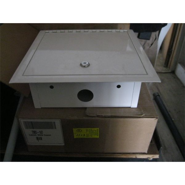 2 LOCKABLE BOXES