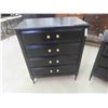 Image 2 : 2 Dressers ; 18" x 31" x 60" & 18" x 32" x 38" 