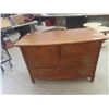 Image 1 : 1/4 Cut Oak Dresser - scratchy top 22" x 31" x 45" 