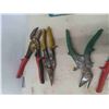 Image 2 : 5 Tin Snips, 6 Vice Grips, 6 Pliers 