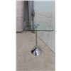 Image 2 : Chrome + Glass End Table 17.5" x 22.25" t x 21.5" 