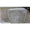 Image 2 : 3 Household Fans ; Box 21" x 21" + 18" + 9" 