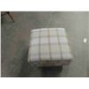 Image 2 : Ottoman 16" x 20" x 20" 