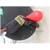 Image 8 : Punching Bag, Speed Punching Bag - both Everlast with Gloves