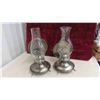 Image 2 : 2 Oil Lamps & 2 Baskets