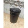 Image 4 : Vintage 5 gal Pratt + Lambert Empty Pail with Padded Lid for Sitting - Very Good
