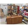 Image 1 : Dresser 16" x 29" x 61" plus mirror 29" x 41" 