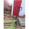 Image 3 : Clark Pallet Jack 