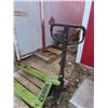 Image 4 : Clark Pallet Jack 