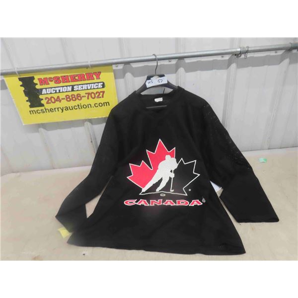 Team Canada Hockey Jersey Sz LG 