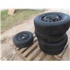 Image 4 : 5 Nordic P 195 / 70 / 14 Tires :  4 Matching Winter + 1 Summer