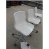 Image 2 : 3 Office Chairs