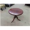 Image 1 : Duncan Phyfe Pedestal Stan 22" x 23" 