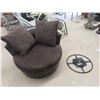 Image 1 : Swivel Leather / Leather Style Living Room Chair