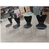 Image 1 : 4 Stacking Chairs 