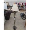 Image 1 : Modern Floor Lamp