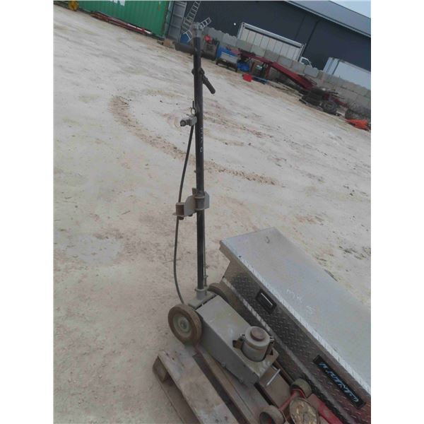 Air/ Hydraulic Floor Jack