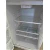 Image 8 : Kenmore Fridge with Top Freezer - White 29.5" x 30" x 65" 