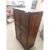 Image 2 : 2 Door Cabinet 18.5" x 34" x 56" 