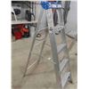 Image 2 : 2 Aluminium Step Ladders : 46" + 57" 