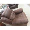 Image 2 : Microsuede Power Recliner Chair