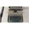 Image 2 : Remington Manual Portable Typewriter with Case
