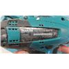 Image 3 : Makita Cordless 1/2" 18V with Charger, 2 Batteries - 1 battery cracked pictured 