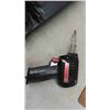 Image 6 : Makita Cordless 1/2" 18V with Charger, 2 Batteries - 1 battery cracked pictured 