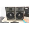 Image 2 : 2 Technics Speakers , 78 & 45 RPM Records Including Kenny Rogers, Debbie