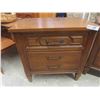 Image 2 : 2 Night Stands / End Tables 27'' x 26'' x 16''