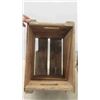 Image 5 : 2 Wood Crates : Drewrys 13'' x 18 1/2'' x 10'' & 7UP 11 3/4'' x