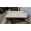 Image 2 : 1 Piece Sink and Vanity Top 24 1/2'' x 18 1/2'' 