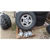 Image 5 : 4 Hankook 265/75R 16 Chevy Tires with Center Caps
