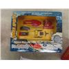 Image 2 : American Muscle Polaris Edge X600 Activity Set Scale 1:32 , (2) Fast Lane Diecast Polaris