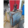 Image 1 : Lubster Tank with Pump 