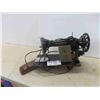 Image 1 : Singer Electric Sewing Head with Foot Press and Booklet
