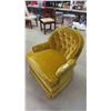 Image 8 : 2 Matching Button Back Living Room Chairs
