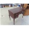 Image 2 : Vintage Desk 33'' x 40'' x 21'' 