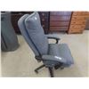 Image 2 : Nice Plush Office Style Chair 